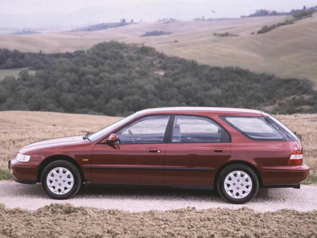 Honda Accord V — Yandan