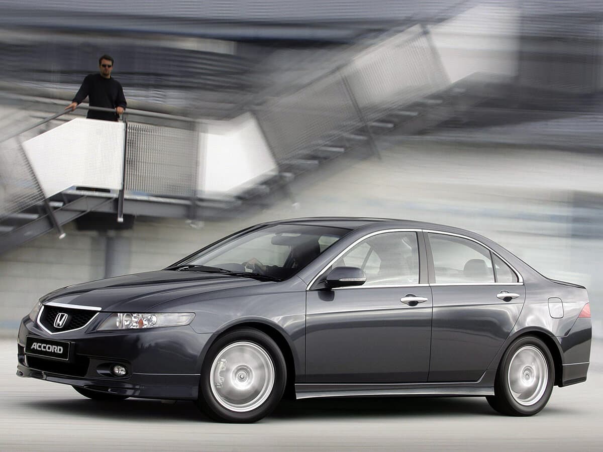 Honda Accord VII — Yandan