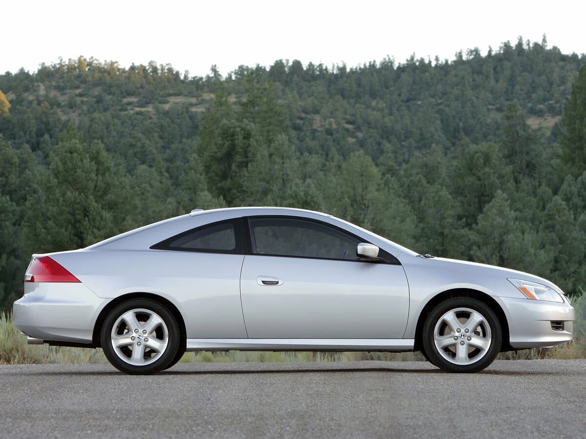 Honda Accord VII Restayling — Yandan