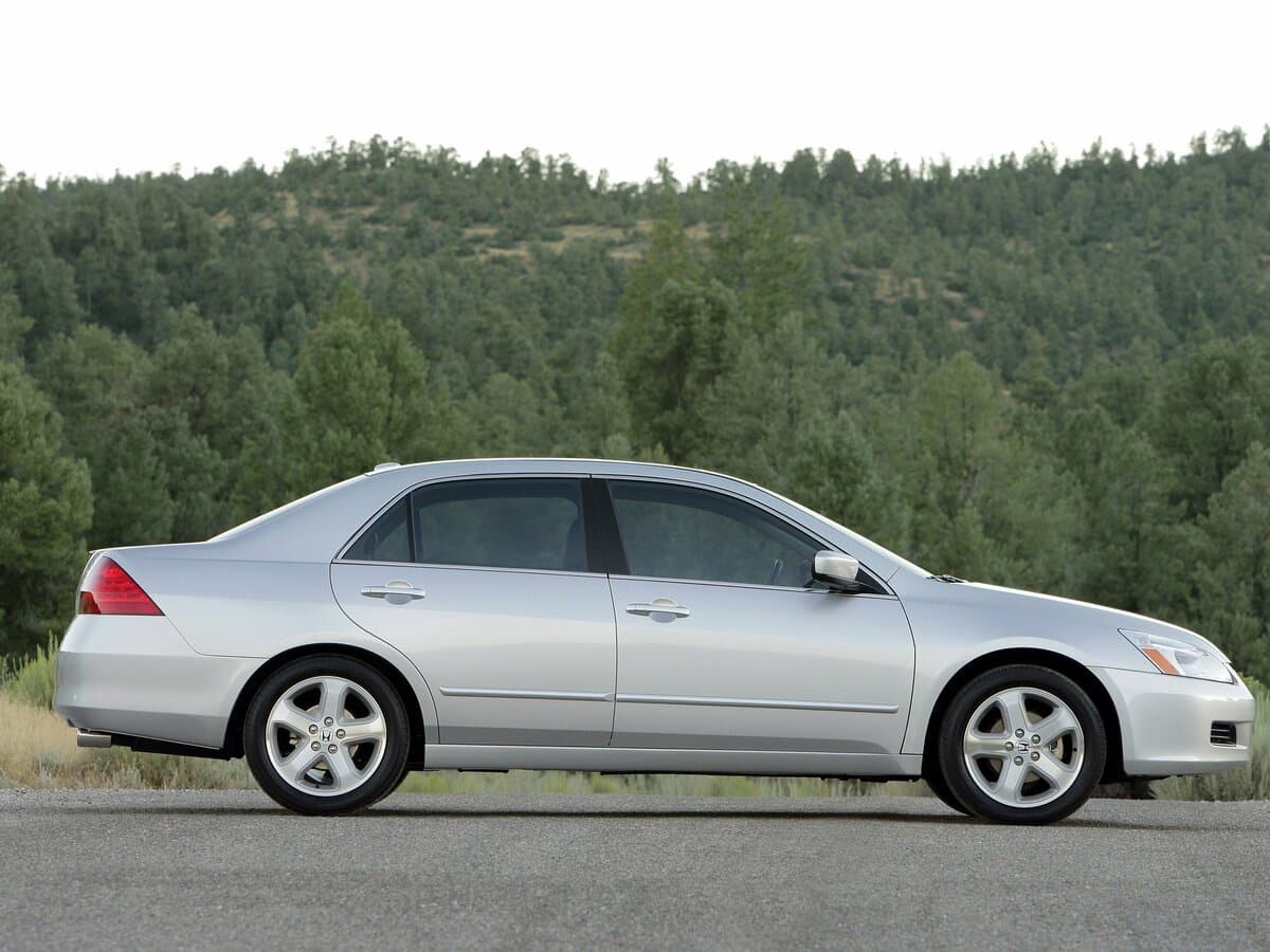 Honda Accord VII Restayling — Yandan