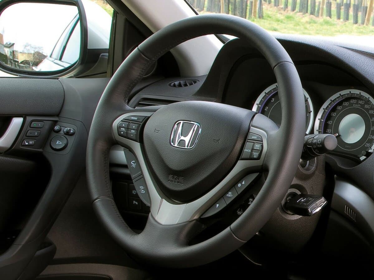 Honda Accord VIII — Sükan
