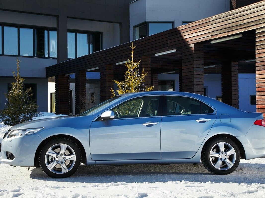 Honda Accord VIII Restayling — Yandan