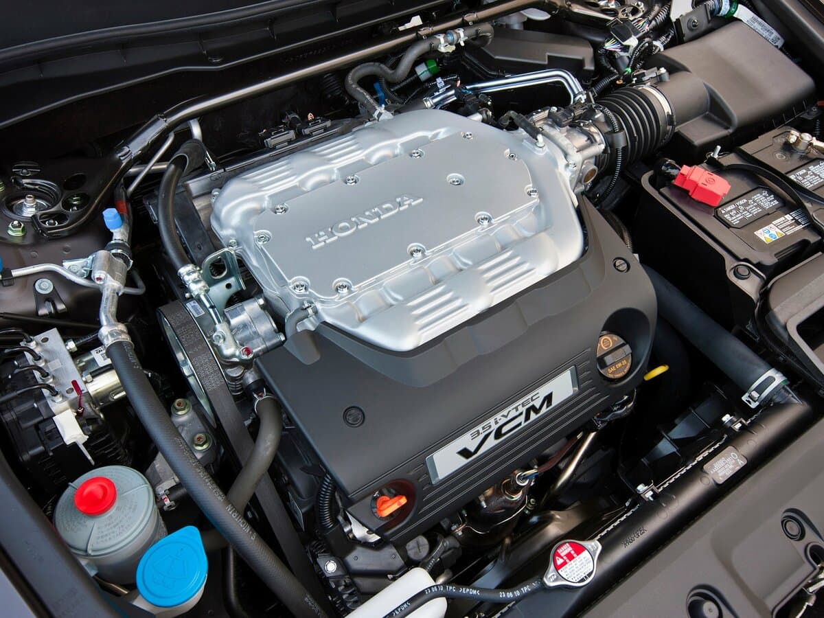 Honda Accord VIII Restayling — Salon, öndən