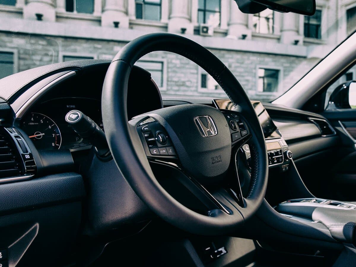 Honda Avancier II — Sükan