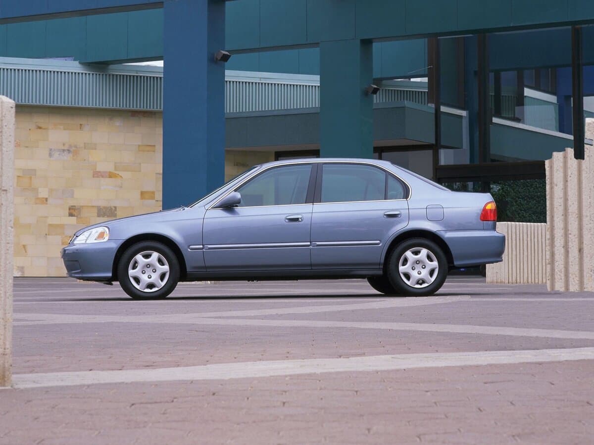 Honda Civic VI Restayling — Yandan