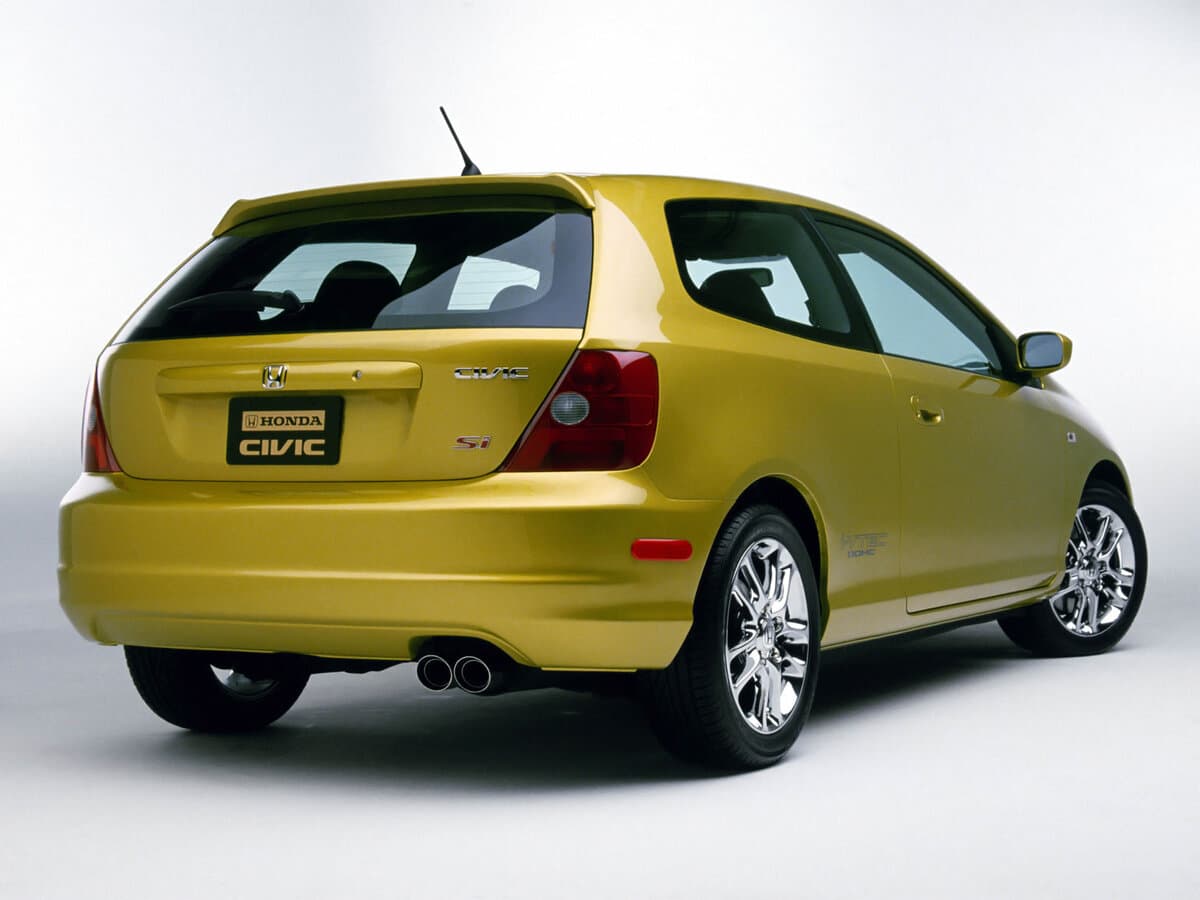 Honda Civic VII — 3/4 arxadan
