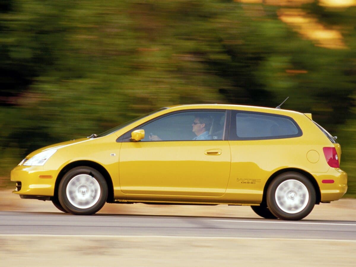 Honda Civic VII — Yandan