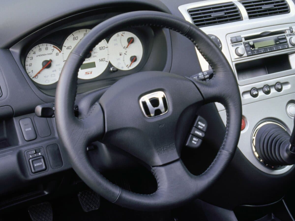 Honda Civic VII — Sükan