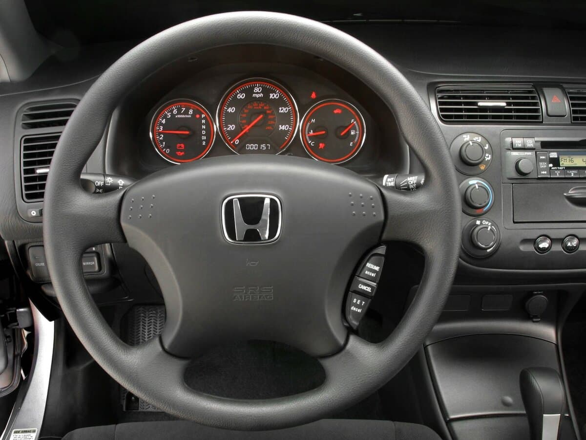 Honda Civic VII — Sükan