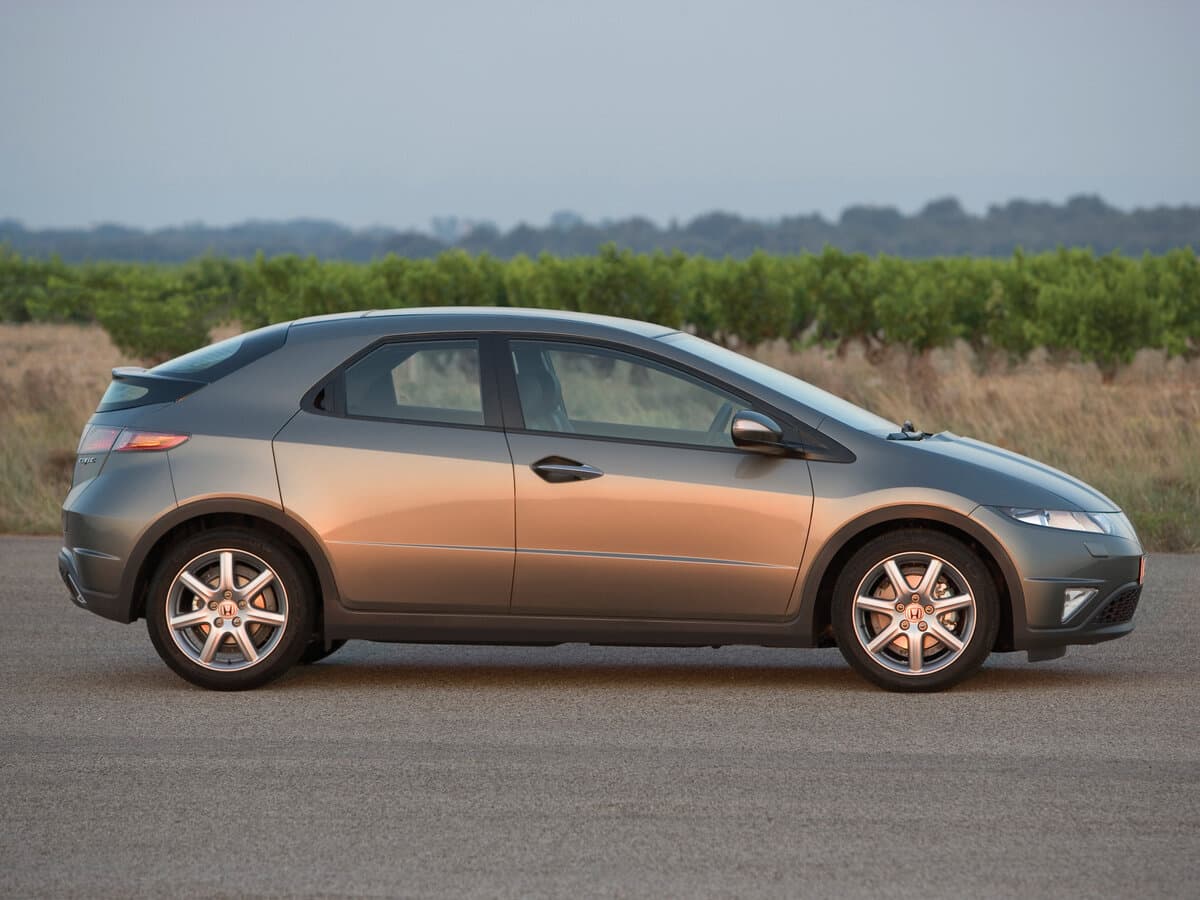 Honda Civic VIII — Yandan