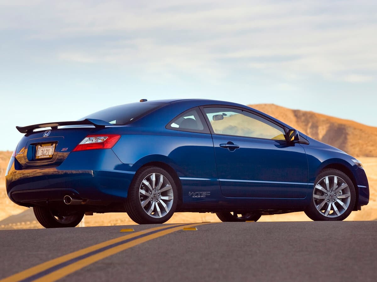 Honda Civic VIII — 3/4 arxadan