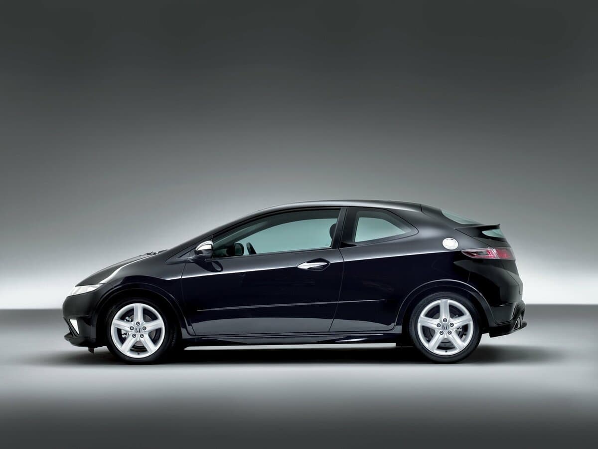 Honda Civic VIII Restayling — Yandan