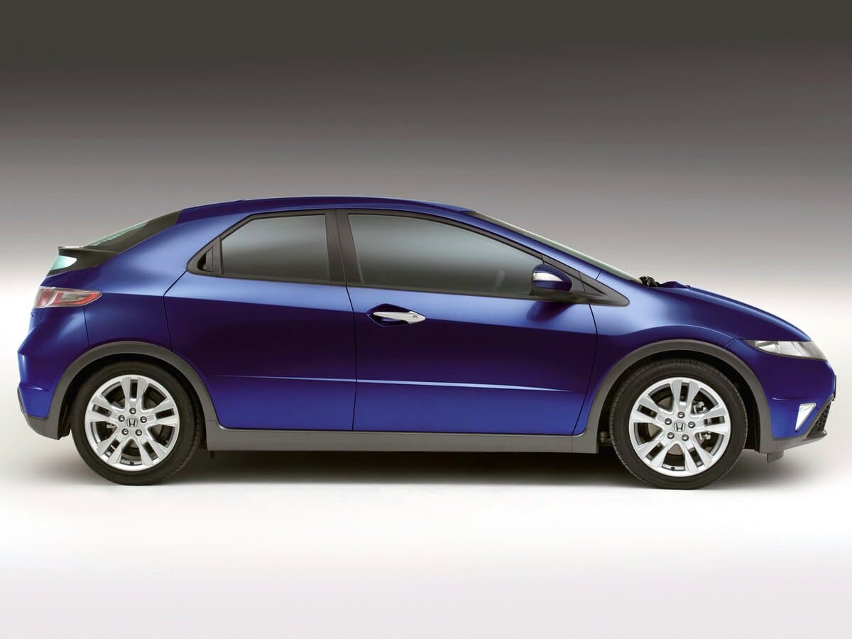 Honda Civic VIII Restayling — Yandan