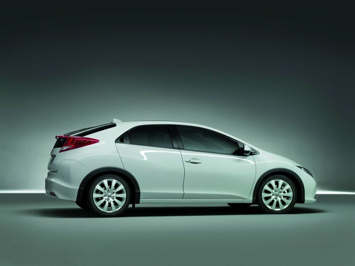 Honda Civic IX — Yandan