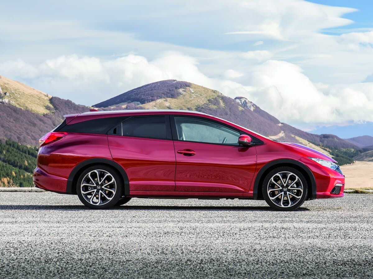 Honda Civic IX — Yandan