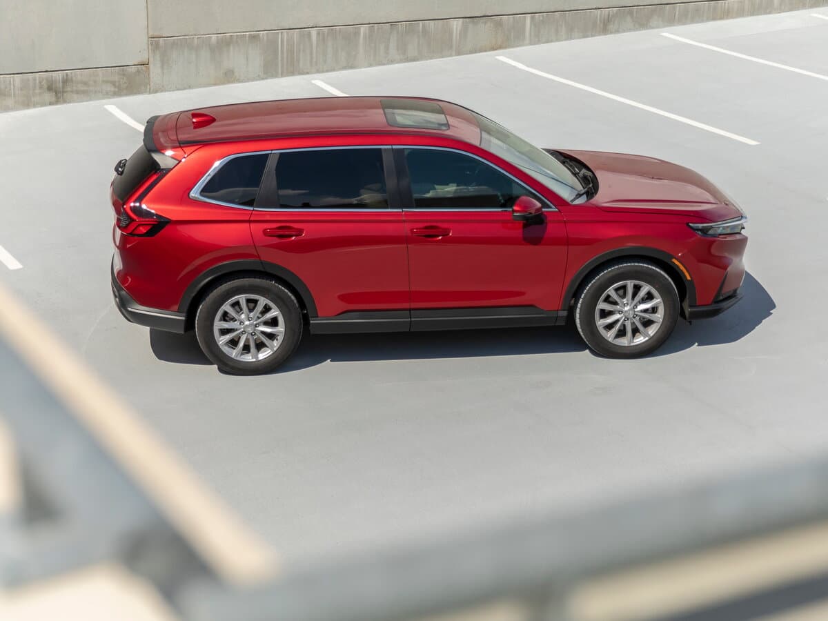Honda CR-V VI — Yandan