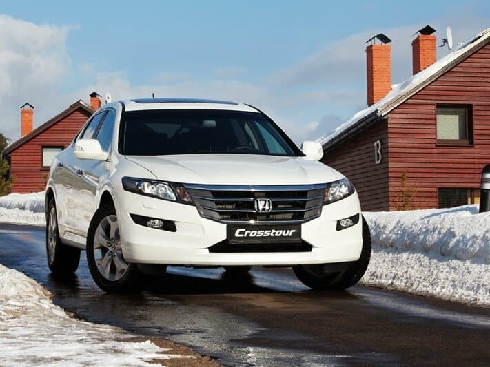 Honda Crosstour I — Öndən