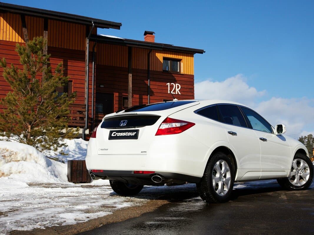 Honda Crosstour I — 3/4 arxadan
