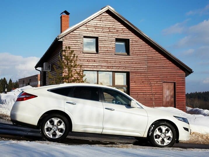 Honda Crosstour I — Yandan