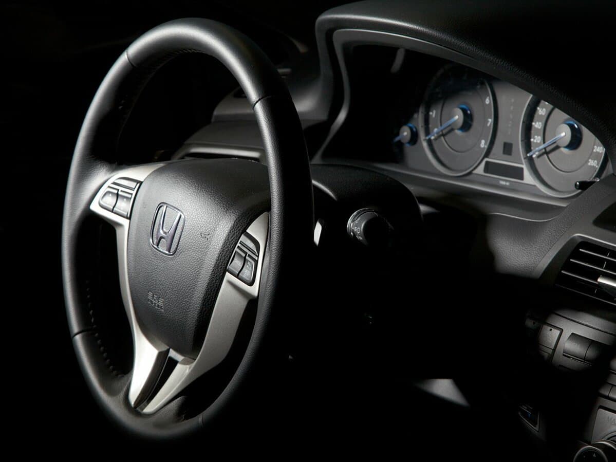 Honda Crosstour I — Sükan