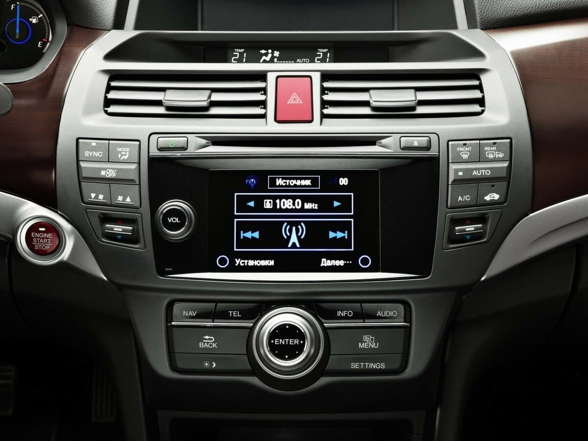 Honda Crosstour I Restayling — Salon, öndən