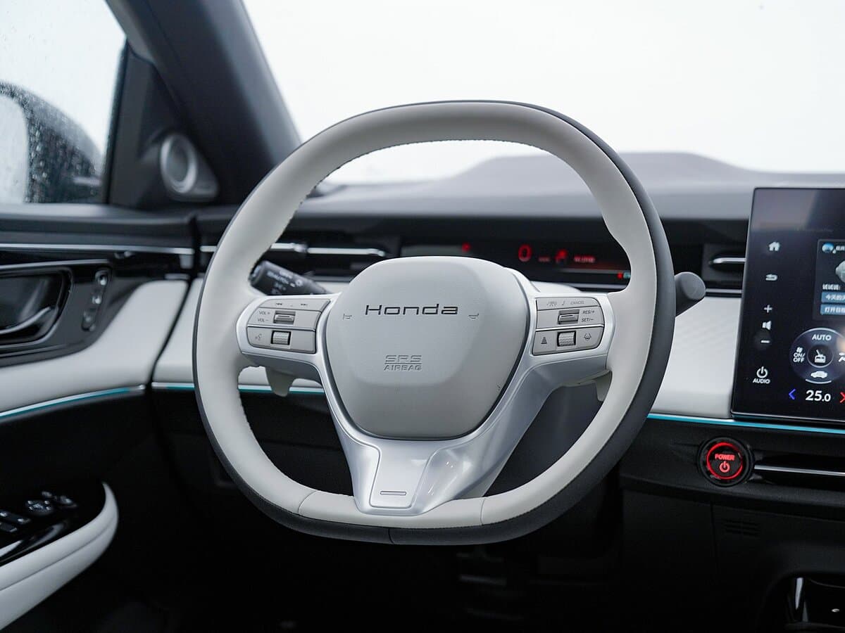 Honda e:NP2 2024 – indiyədək — Sükan