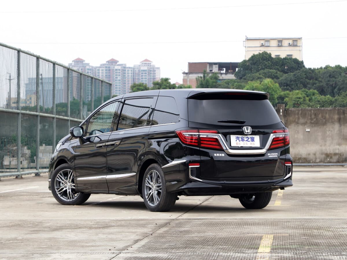 Honda Elysion II Restayling — 3/4 arxadan