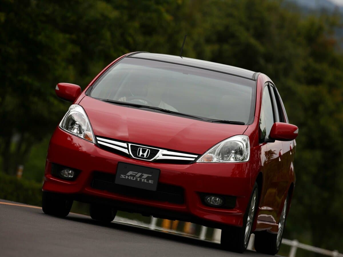 Honda Fit Shuttle I — Öndən