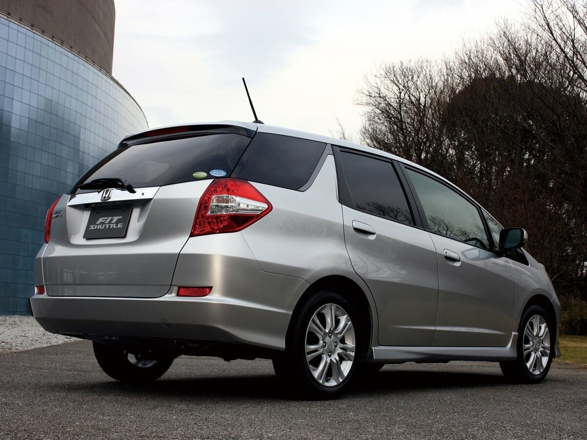 Honda Fit Shuttle I — 3/4 arxadan