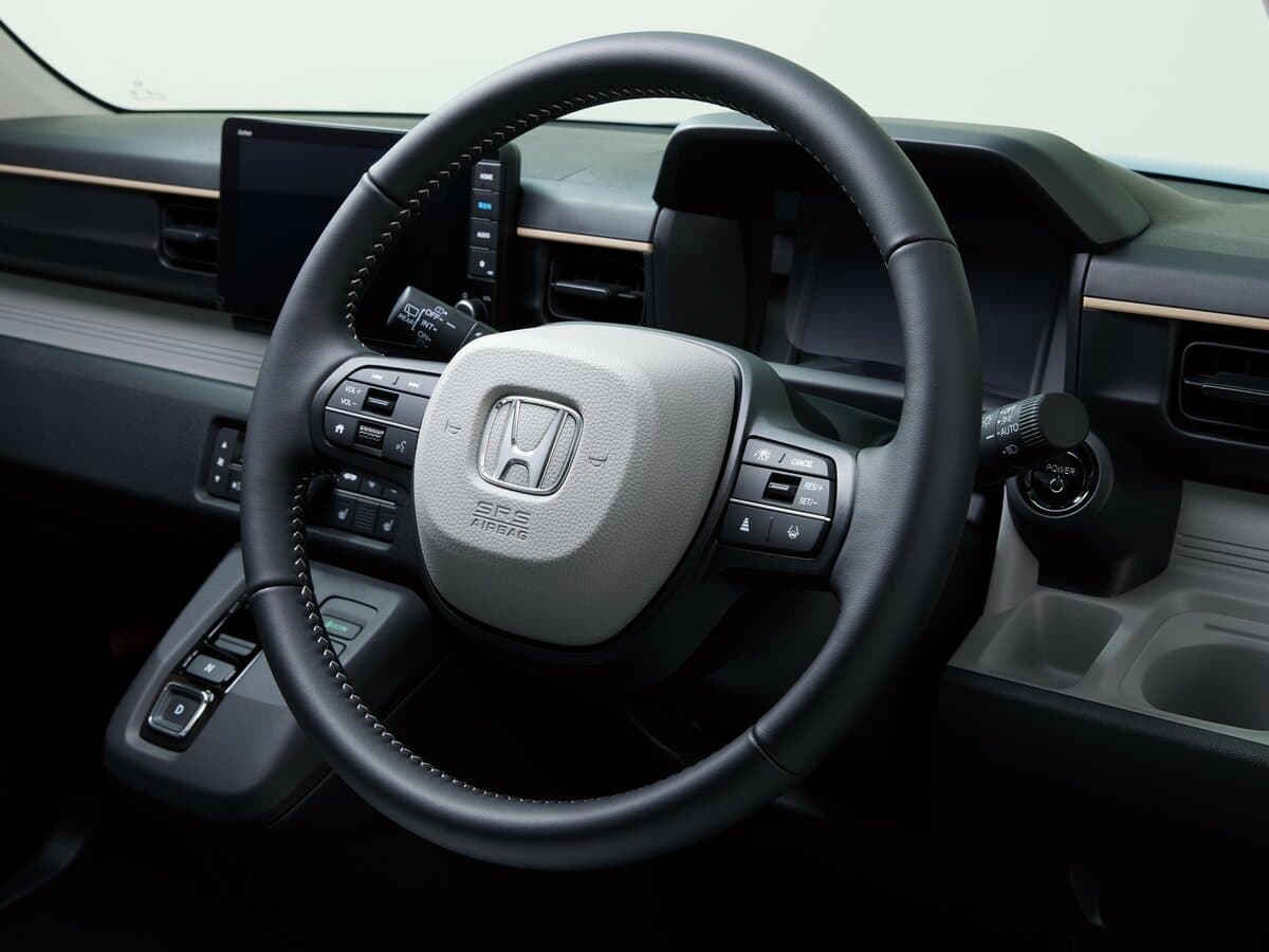 Honda N-One II — Sükan