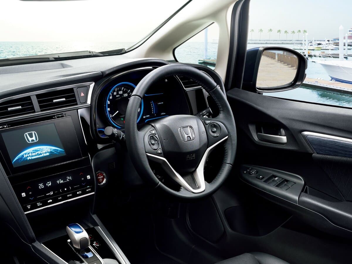 Honda Shuttle II — Sükan
