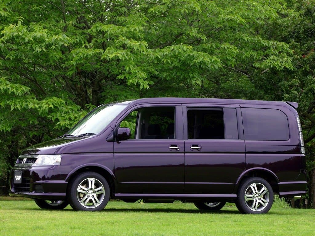 Honda Stepwgn II Restayling — Yandan