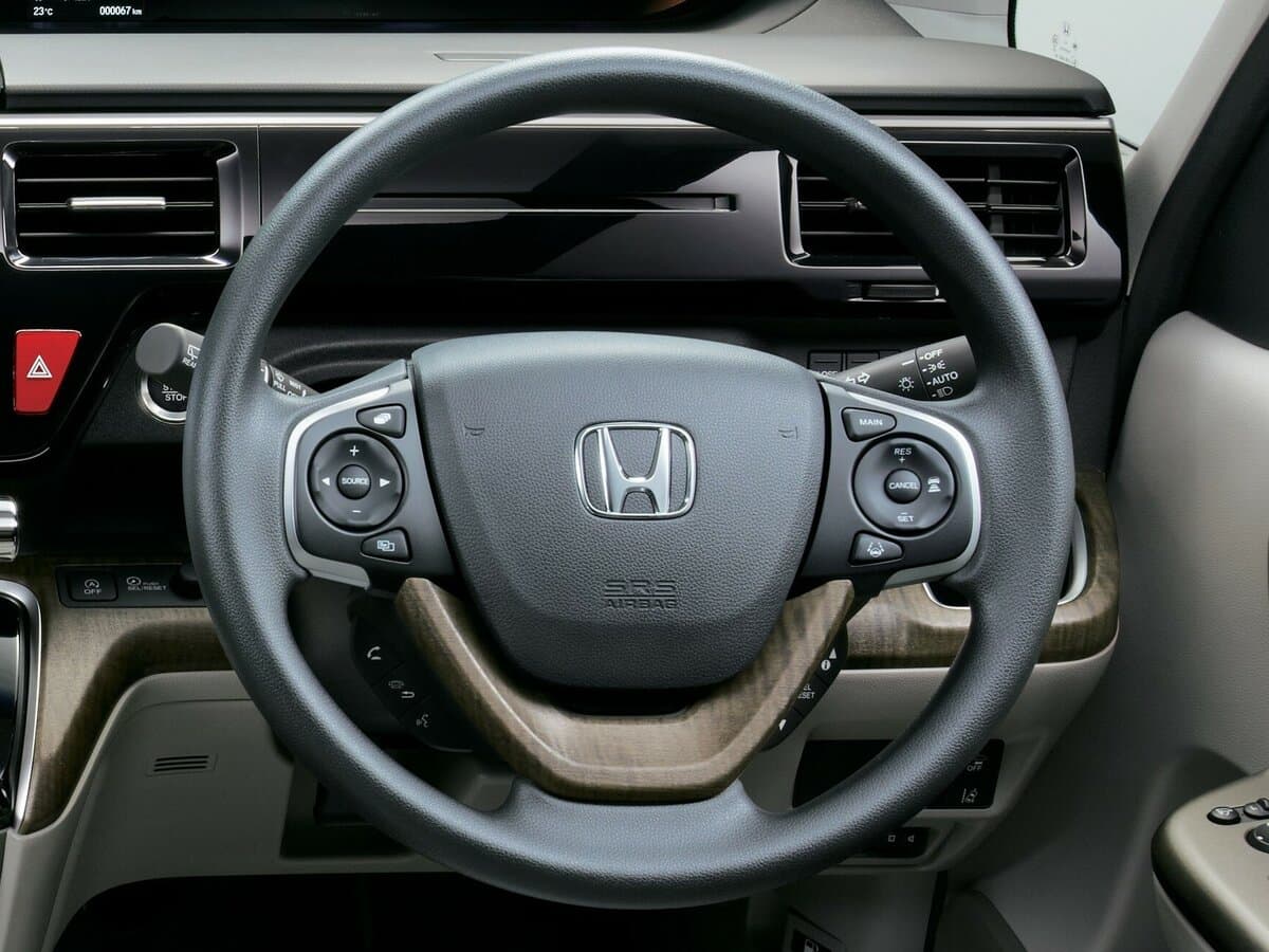 Honda Stepwgn V Restayling — Sükan