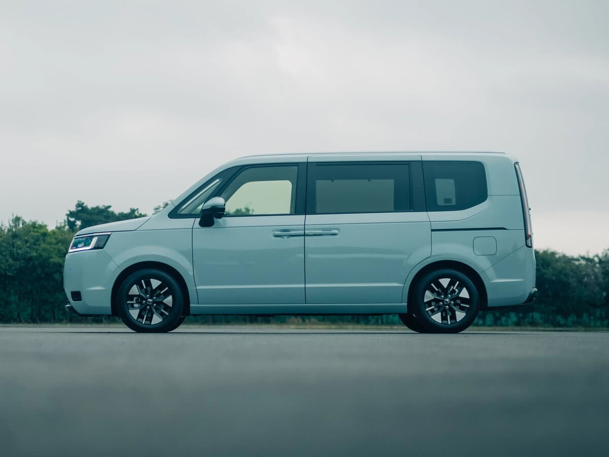 Honda Stepwgn VI — Yandan