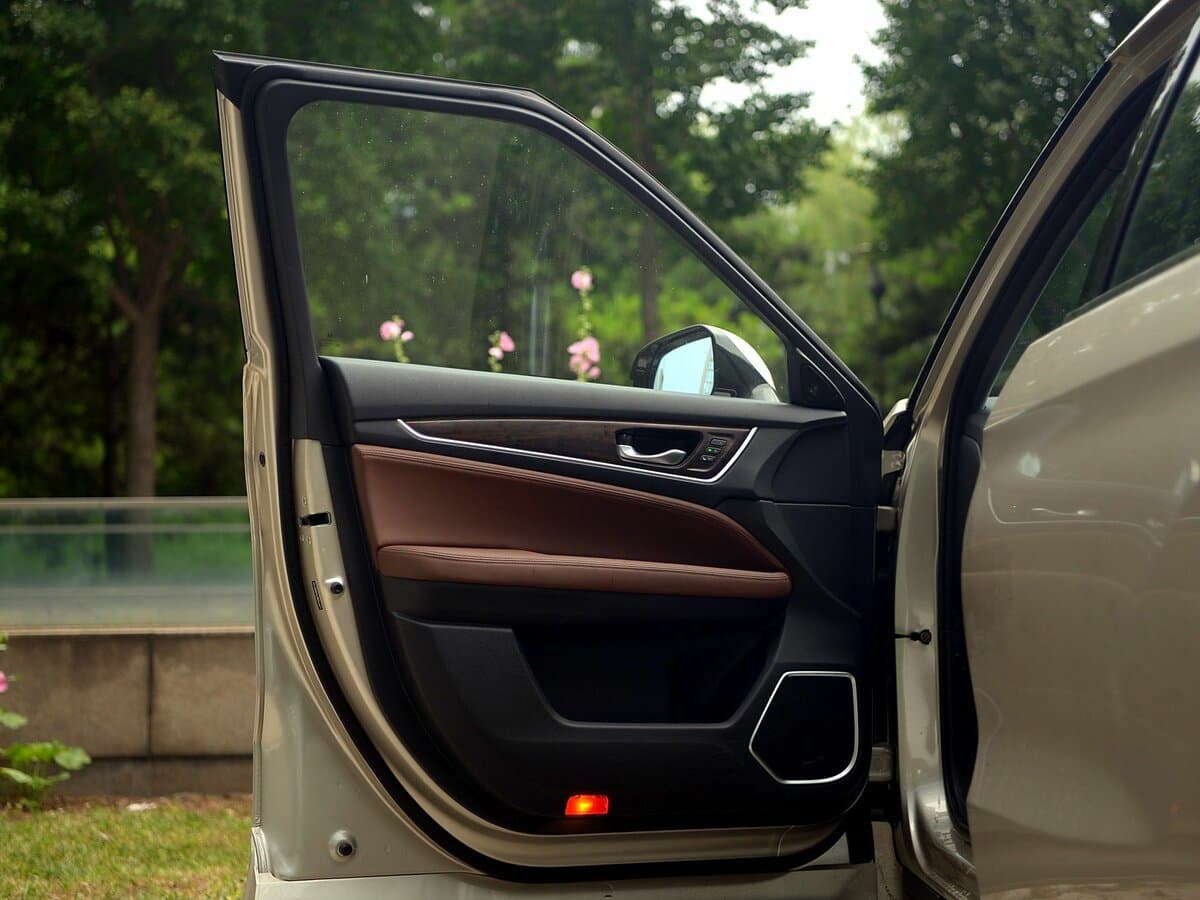 Honda UR-V I — Qapı