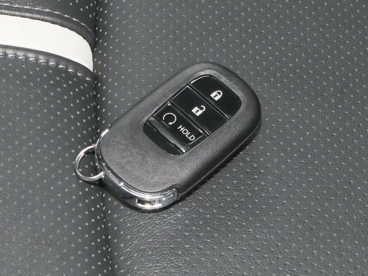 Honda UR-V I Restayling 2 — Salon, arxadan