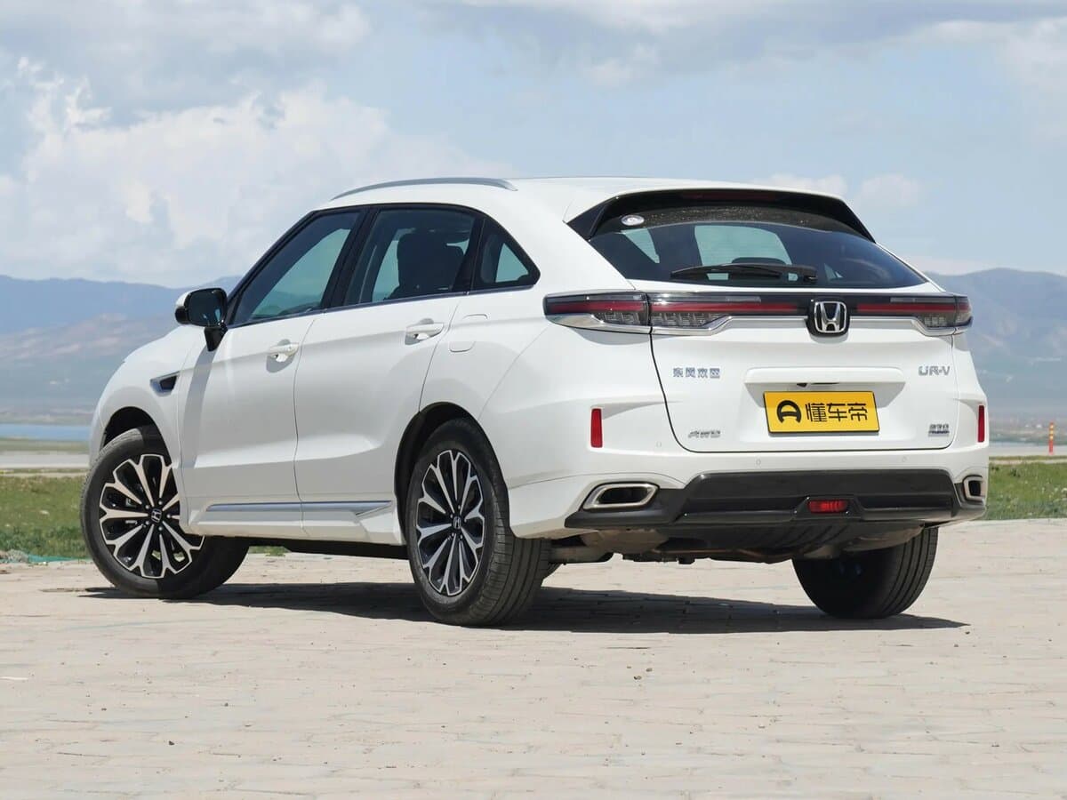Honda UR-V I Restayling 2 — 3/4 arxadan