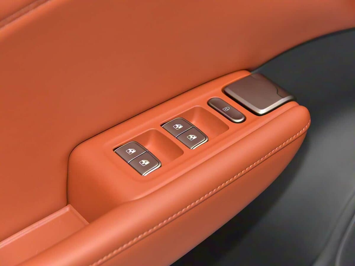 Hongqi HS6 2025 – indiyədək — Qapı