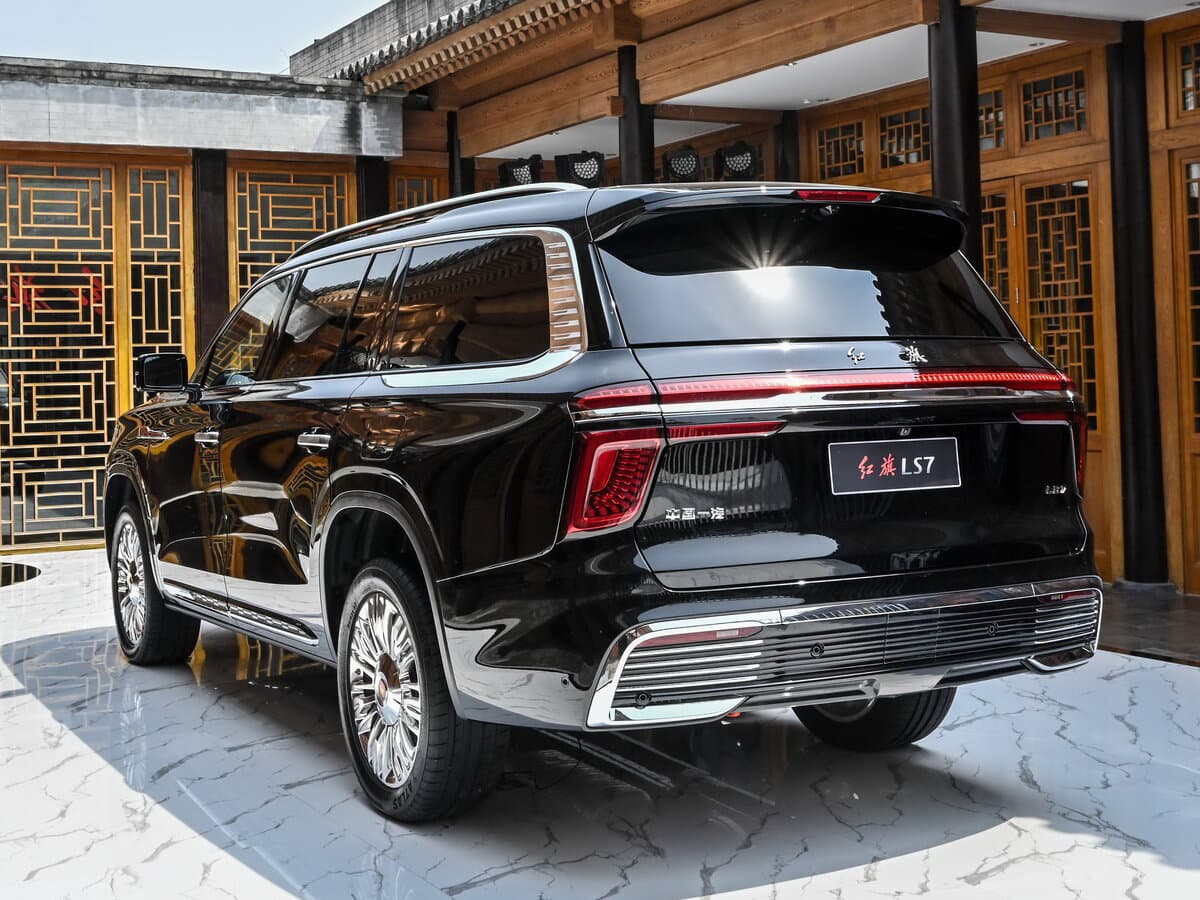 Hongqi LS7 2022 – indiyədək — 3/4 arxadan