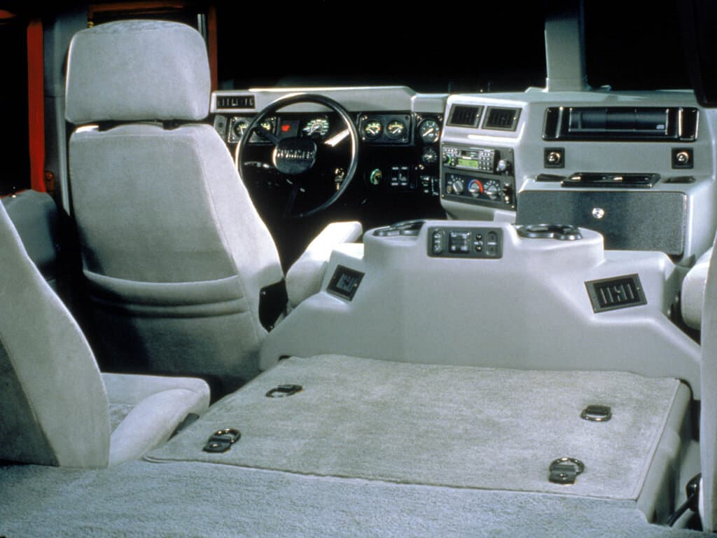 Hummer H1 1992 – 2006 — Salon, öndən