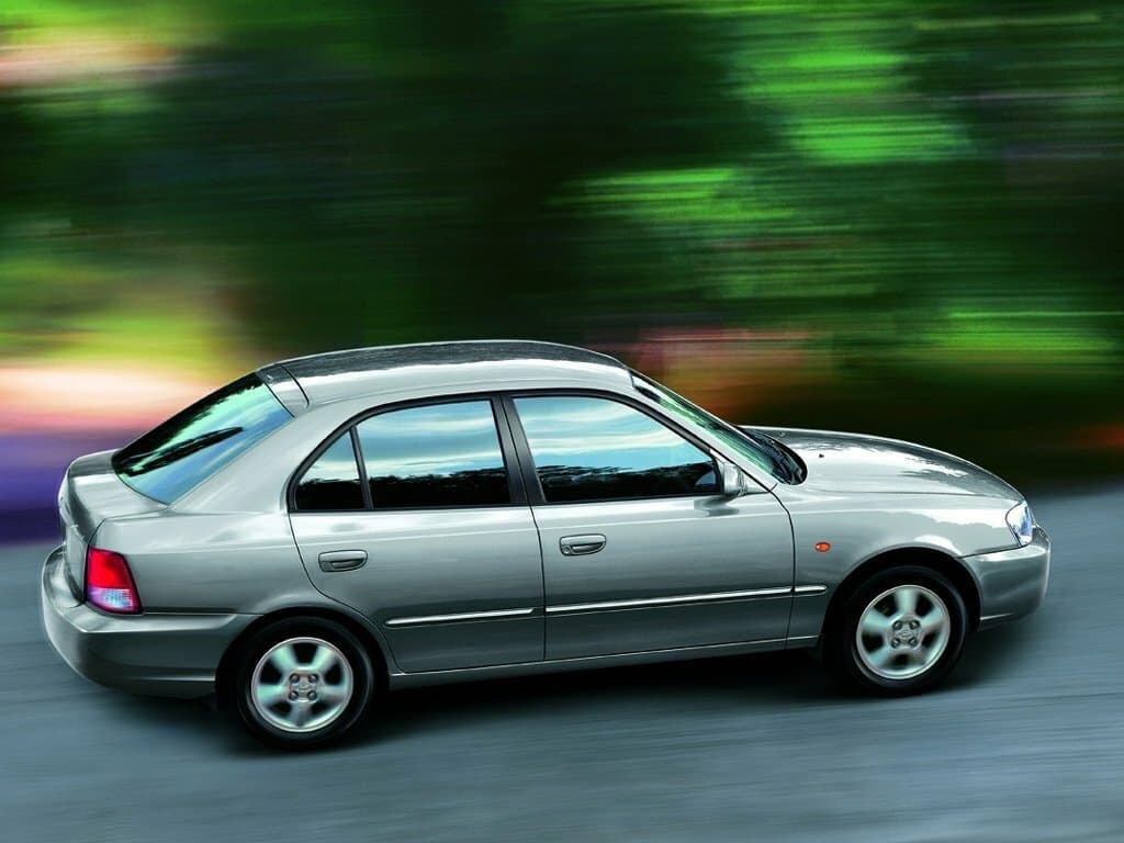 Hyundai Accent II — Yandan