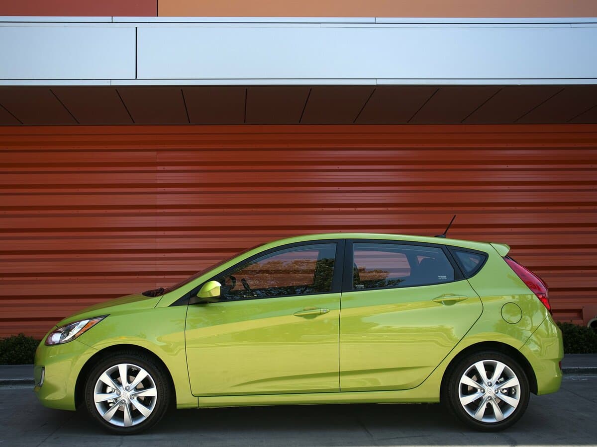 Hyundai Accent IV — Yandan