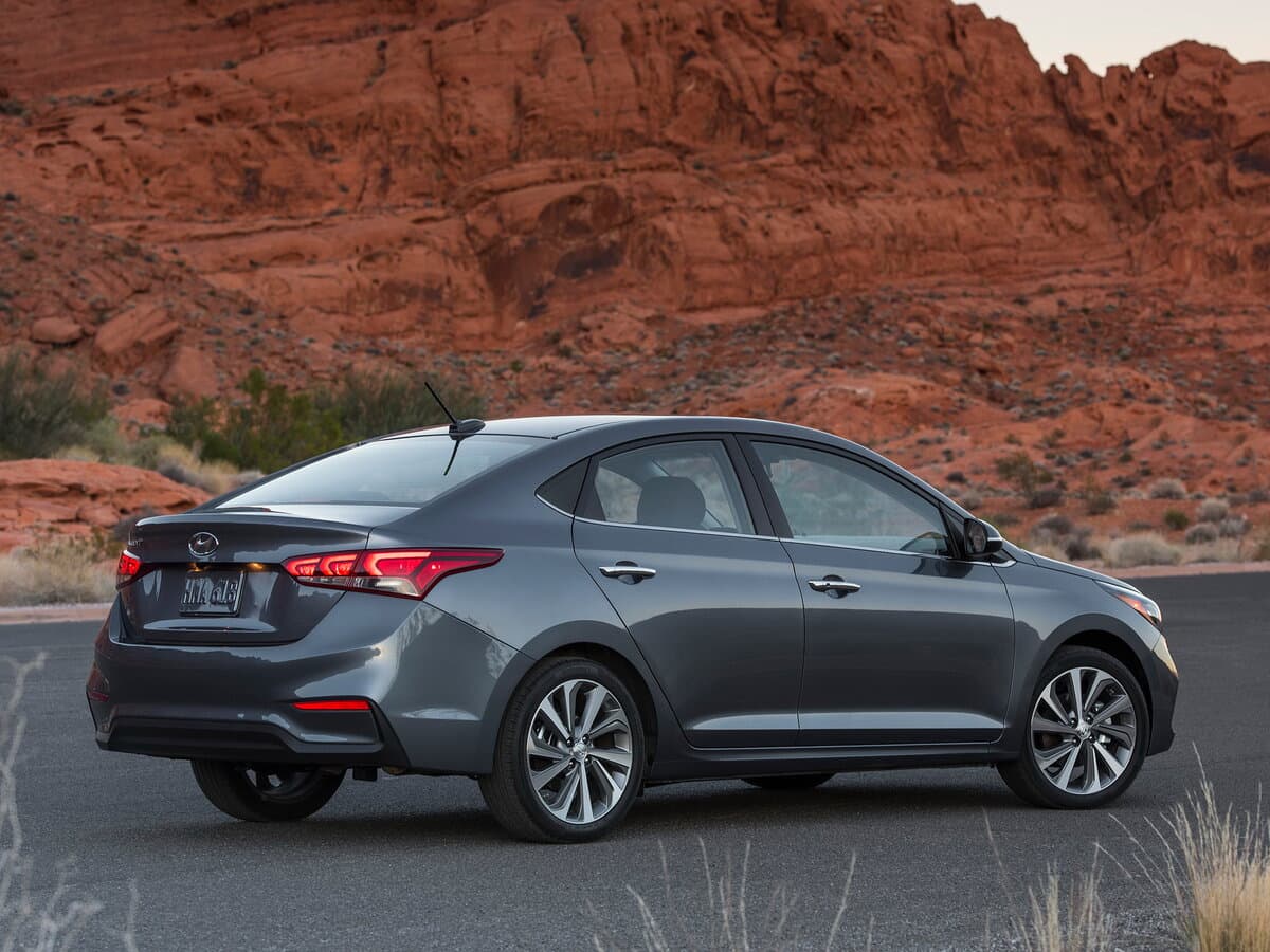 Hyundai Accent V — 3/4 arxadan