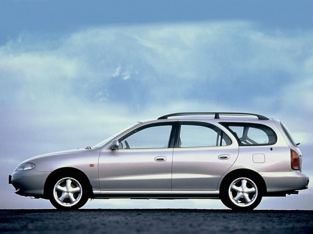 Hyundai Avante II — Yandan