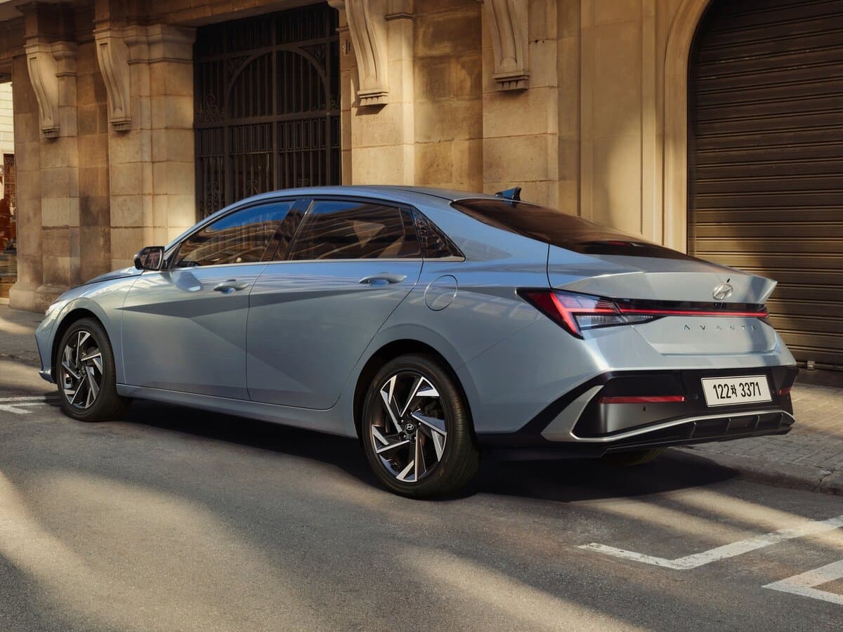 Hyundai Avante VII Restayling — 3/4 arxadan