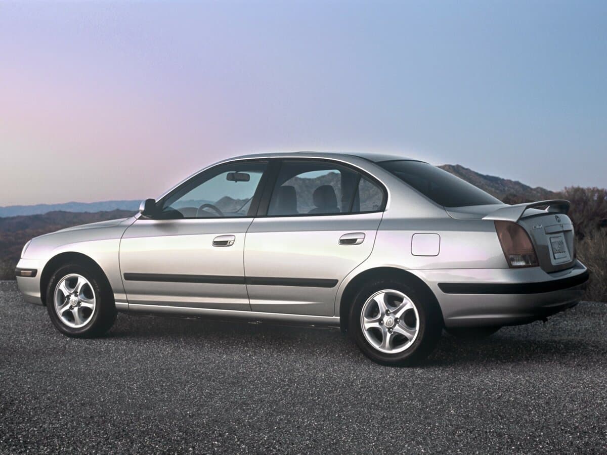 Hyundai Elantra III (XD) — 3/4 arxadan
