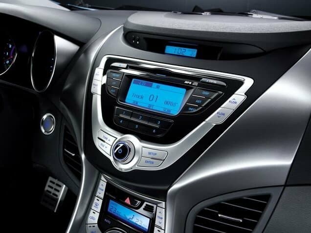 Hyundai Elantra V (MD) — Salon, öndən