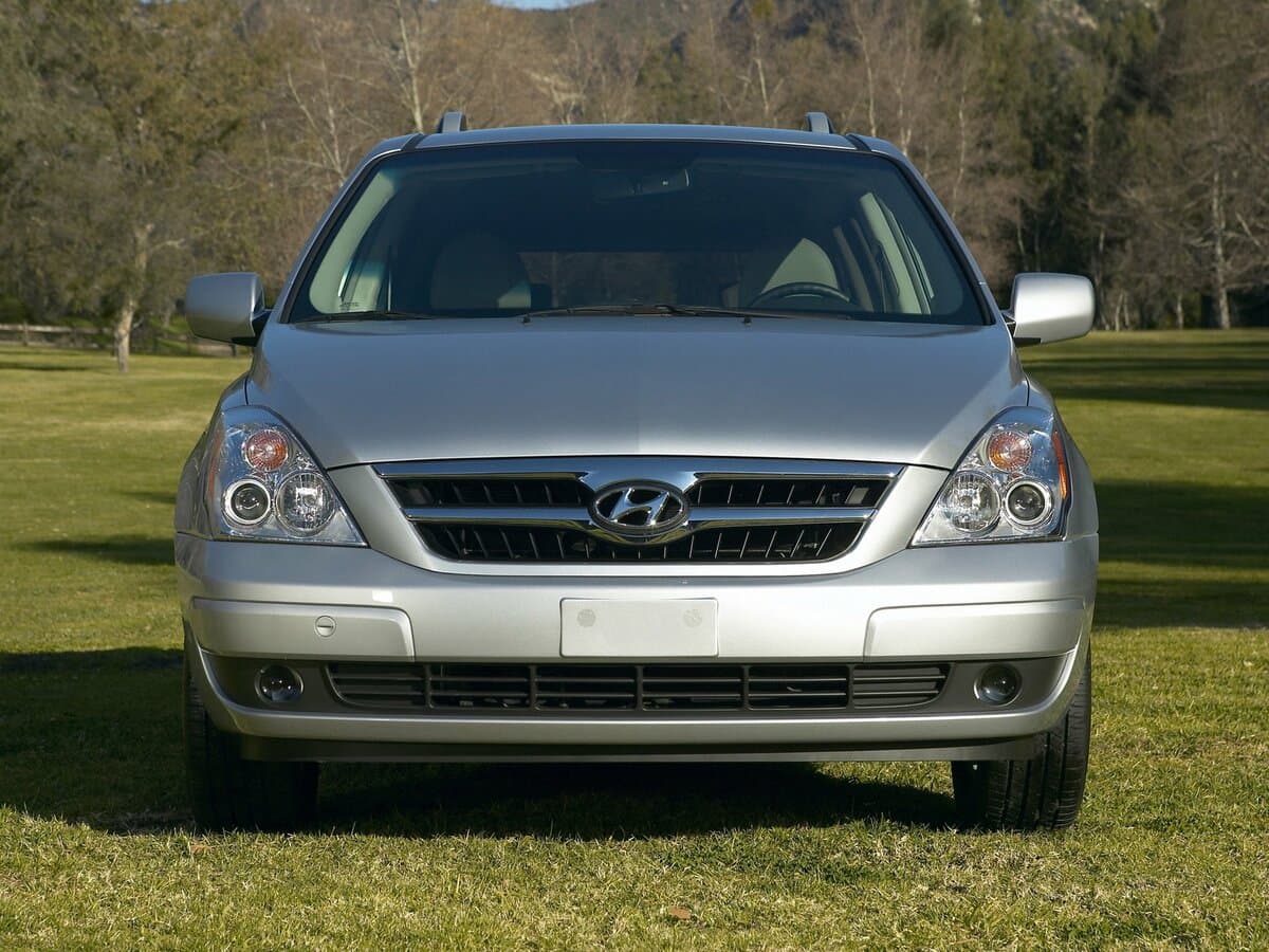 Hyundai Entourage 2006 – 2009 — Öndən