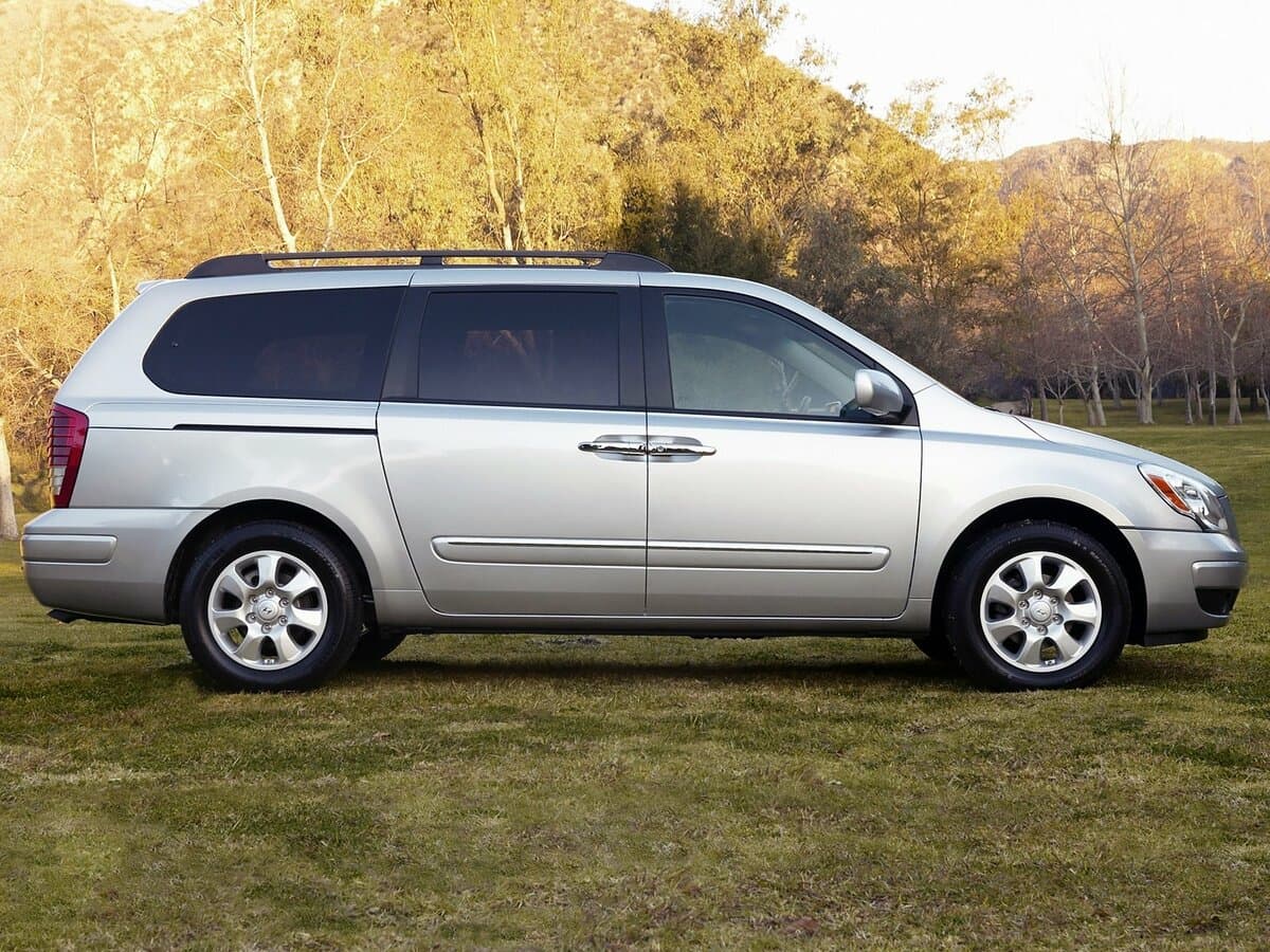 Hyundai Entourage 2006 – 2009 — Yandan