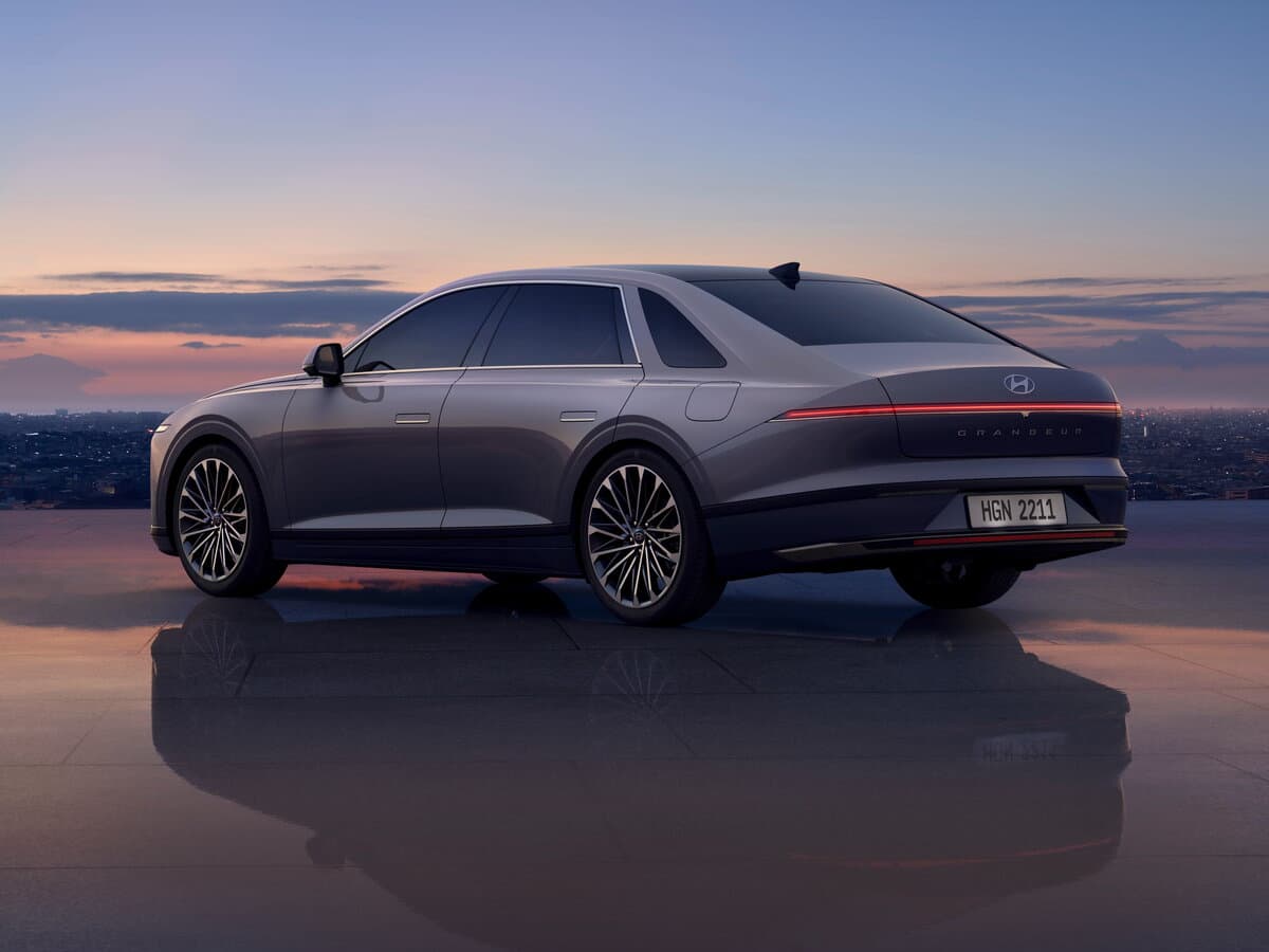 Hyundai Grandeur VII — 3/4 arxadan